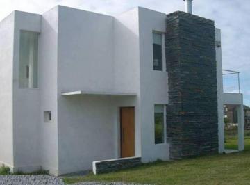 Casa · 160m² · 4 Ambientes · 3 Dorm. | Calle 11