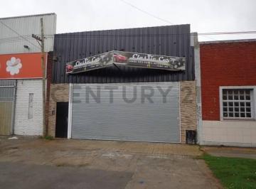 Bodega-Galpón · 270m² · 2 Ambientes · 10 Cocheras · Se Alquila Galpón Sobre Av 122. La Plata