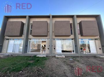 PH · 93m² · 3 Ambientes · 1 Cochera · PH en Plottier