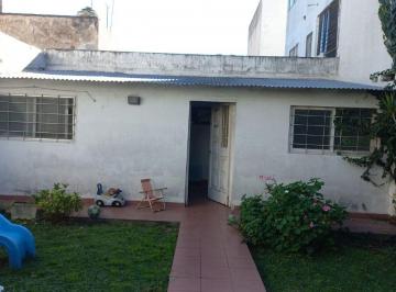 Casa de 3 ambientes, Liniers · Casa en Alquiler en Liniers con Parque y Quincho