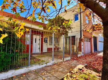 Casa · 113m² · 5 Ambientes · 1 Cochera · Venta en Block 2 Casas 3 Amb c/u Castelar Norte
