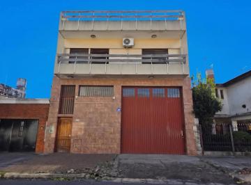 Casa de 4 ambientes, La Matanza · Lomas del Mirador (Dorrego 74) - Galpón/depósito + Departamento 4 Ambientes en Planta Alta.