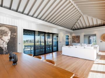 Casa · 350m² · 5 Ambientes · Puerto Quetzal | Casa 4 Suites con Piscina y Dependencia
