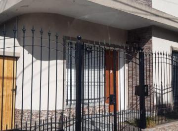 Casa de 4 ambientes, Quilmes · Casa Alquiler