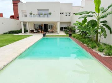Casa de 5 ambientes, Salta · Casa de 750 m² con 4 Dorm. en Venta en Tres Cerritos