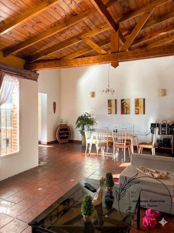 Chalet 3 amb, 114m² con parque y cochera — Caisamar