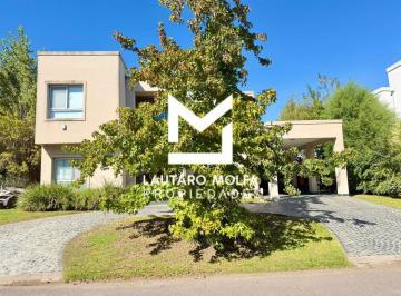 Casa · 280m² · 6 Ambientes · 5 Cocheras · Casa en Barrio Parque Leloir