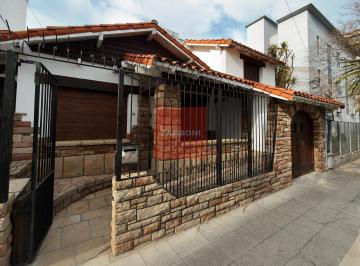 Casa · 240m² · 6 Ambientes · 1 Cochera · Casa en Alquiler y Venta