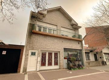 Casa · 224m² · 3 Ambientes · 1 Cochera · Venta Depto 3 Amb Mas Local Barrio Estacion Norte