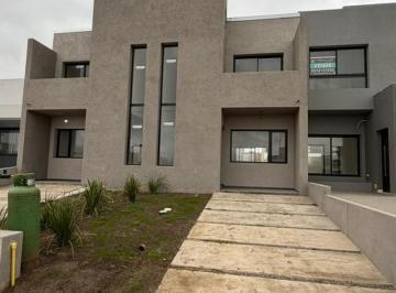 Casa · 70m² · 2 Ambientes · Dúplex a Estrenar de 2 Dorm. en Alquiler con Patio y Asador | Docta