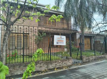 Casa de 9 ambientes, Córdoba · Oportunidad Barrio Escobar!