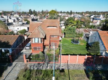 Casa · 300m² · 6 Ambientes · 2 Cocheras · Casa - Garin