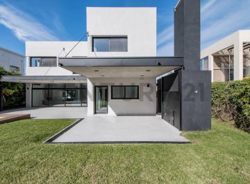 Casa · 286m² · 4 Ambientes · 2 Cocheras · Impecable Casa con Pileta - Villa Pacheco