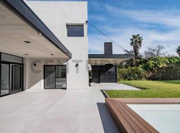Casa · 286m² · 4 Ambientes · 2 Cocheras · Casa Premium con Pileta - Villa Pacheco