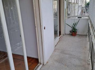 Departamento · 92m² · 4 Ambientes · Alquiler Departamento 4amb Depend/balcon en Flores