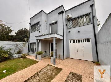 Casa · 210m² · 4 Ambientes · Casa en Venta - 3 Dorm. 2 Baños - 505 m - La Plata