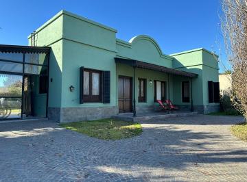 Casa · 128m² · 3 Ambientes · 1 Cochera · Venta Casa C/piscina Bo. Cerrado Arroyo Dulce Lujan