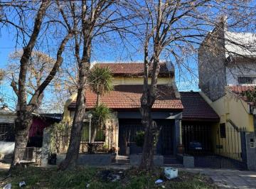 Casa de 6 ambientes, Lomas de Zamora · Venta en Block – Chalet de 4 Ambientes + Departamento de Dos Ambientes Independiente en Planta Alta