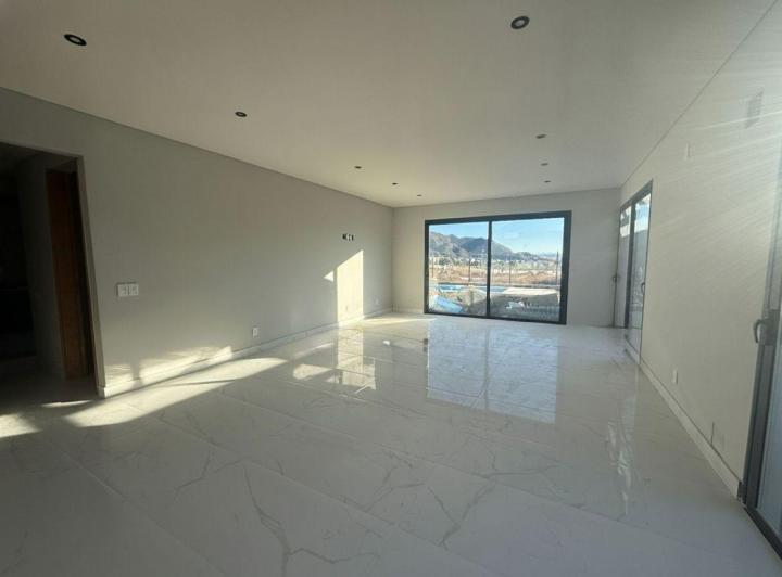Casa · 190m² · 5 Ambientes · 2 Cocheras