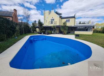 Casa · 264m² · 7 Ambientes · 8 Cocheras · Casa en Venta en Campo Grande