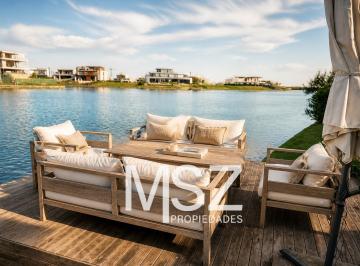 Casa · 440m² · 6 Ambientes · 2 Cocheras · Casa en El Golf, Nordelta Sobre El Lago Central.