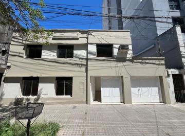 Casa · 97m² · 7 Ambientes · 2 Cocheras · Remax Vende Excelente Casa