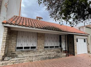 Casa · 120m² · 2 Dormitorios · 1 Cochera · Casa en Alquiler