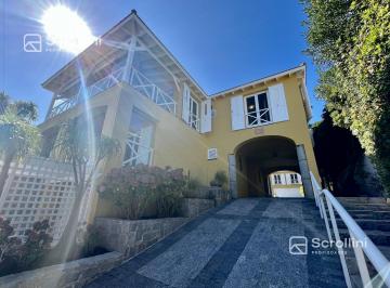 Casa · 817m² · 4 Dormitorios · 3 Cocheras · Casa en Península