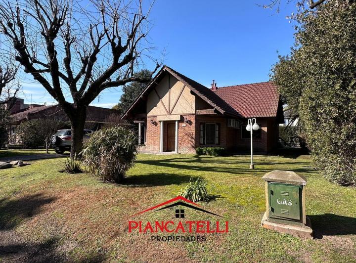 Casa · 660m² · 5 Ambientes · 2 Cocheras