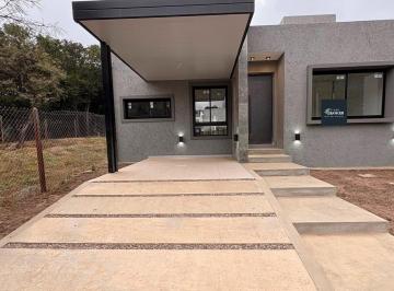 Casa · 122m² · 3 Ambientes · 1 Cochera · Casa a Estrenar en Villa Catalina