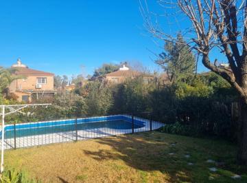 Casa · 140m² · 4 Ambientes · 3 Cocheras · Casa en Venta 4 Ambientes. Av Champagnat 1100