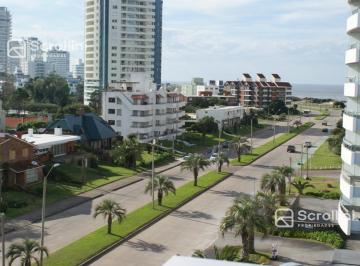 Departamento · 90m² · 2 Dormitorios · 1 Cochera · Departamento - Playa Brava