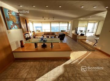 Departamento · 217m² · 3 Dormitorios · 1 Cochera · Departamento en Venta