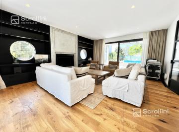 Casa · 4 Dormitorios · 3 Cocheras · Casa en Punta del Este