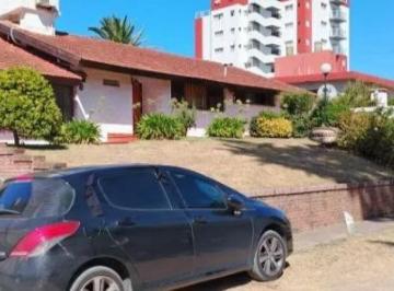Casa · 217m² · 5 Ambientes · 1 Cochera · Casa en Venta - 3 Dorm. 3 Baños - Cochera - Villa Gesell