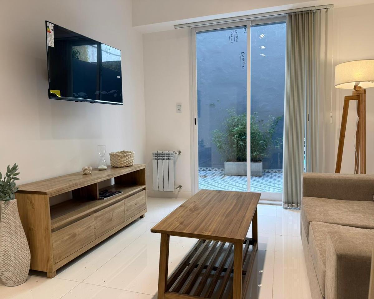 3 ambientes con dos patios propios