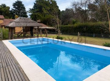 Casa · 210m² · 5 Ambientes · 2 Cocheras · Casa en Alquiler Permanente en Parque Natura, Altos Los Cardales