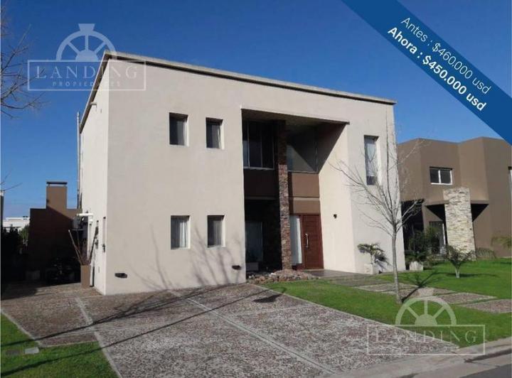 Casa · 240m² · 4 Ambientes · 2 Cocheras