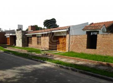Casa · 240m² · 10 Ambientes · 4 Cocheras · Casa en Villa Centenario