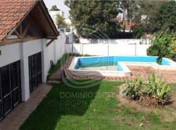 Casa · 240m² · 10 Ambientes · 4 Cocheras · Casa en Villa Centenario