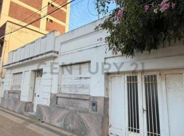 Casa · 245m² · 8 Ambientes · Casa en Venta: Ubicacion Inmejorable en Venado Tuerto
