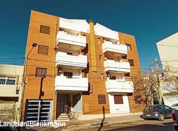Departamento · 58m² · 3 Ambientes · Departamento 1 Dormitorio en Pb C/patio. Zona Shopping Alto Comahue.
