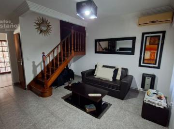 Casa · 103m² · 6 Ambientes · 1 Cochera · Exc. Dúplex 6 Amb. con Garaje, 2 Baños, Quincho, Parrilla y Patio