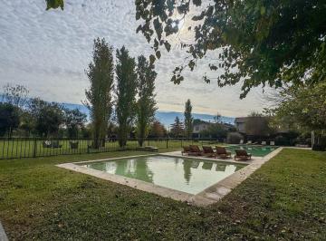Casa · 85m² · 4 Ambientes · 1 Cochera · Casa en Venta Tipo Dúplex 3 Ambientes con Jardín