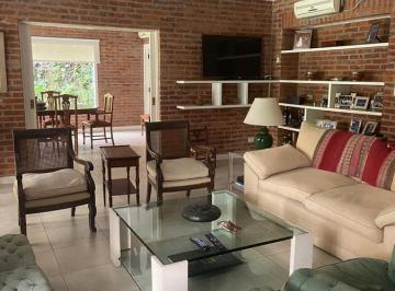 Casa · 310m² · 4 Dormitorios · 2 Cocheras · Casa - Talar del Lago I, con Dormitorio en Planta Baja!