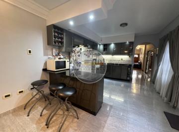 Casa en Venta de 4 ambientes Lanús Oeste · Se Vende Casa Cuatro Ambientes, Cochera Pasante, Excelente (Lanus Oeste)
