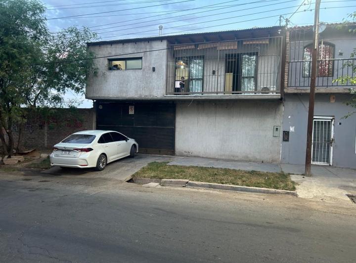 Casa · 193m² · 2 Ambientes · 2 Cocheras