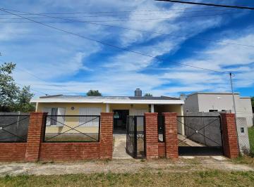 Casa · 300m² · 4 Ambientes · 2 Cocheras · Casa en Cañuelas Venta