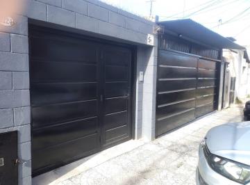 Casa · 121m² · 4 Ambientes · 5 Cocheras · Casa en Caseros