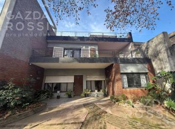 Casa · 191m² · 5 Ambientes · 1 Cochera · Casa en Venta en Adrogué
